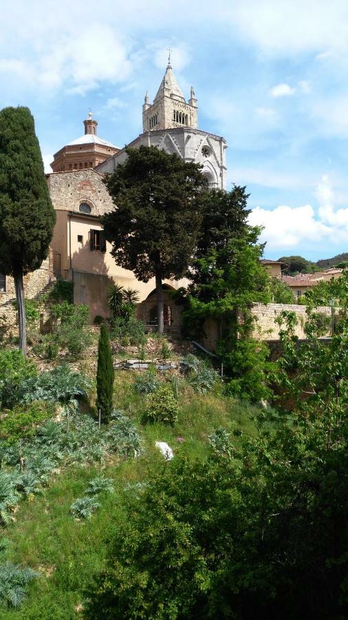 Al 32 B&B Massa Marittima Exterior photo